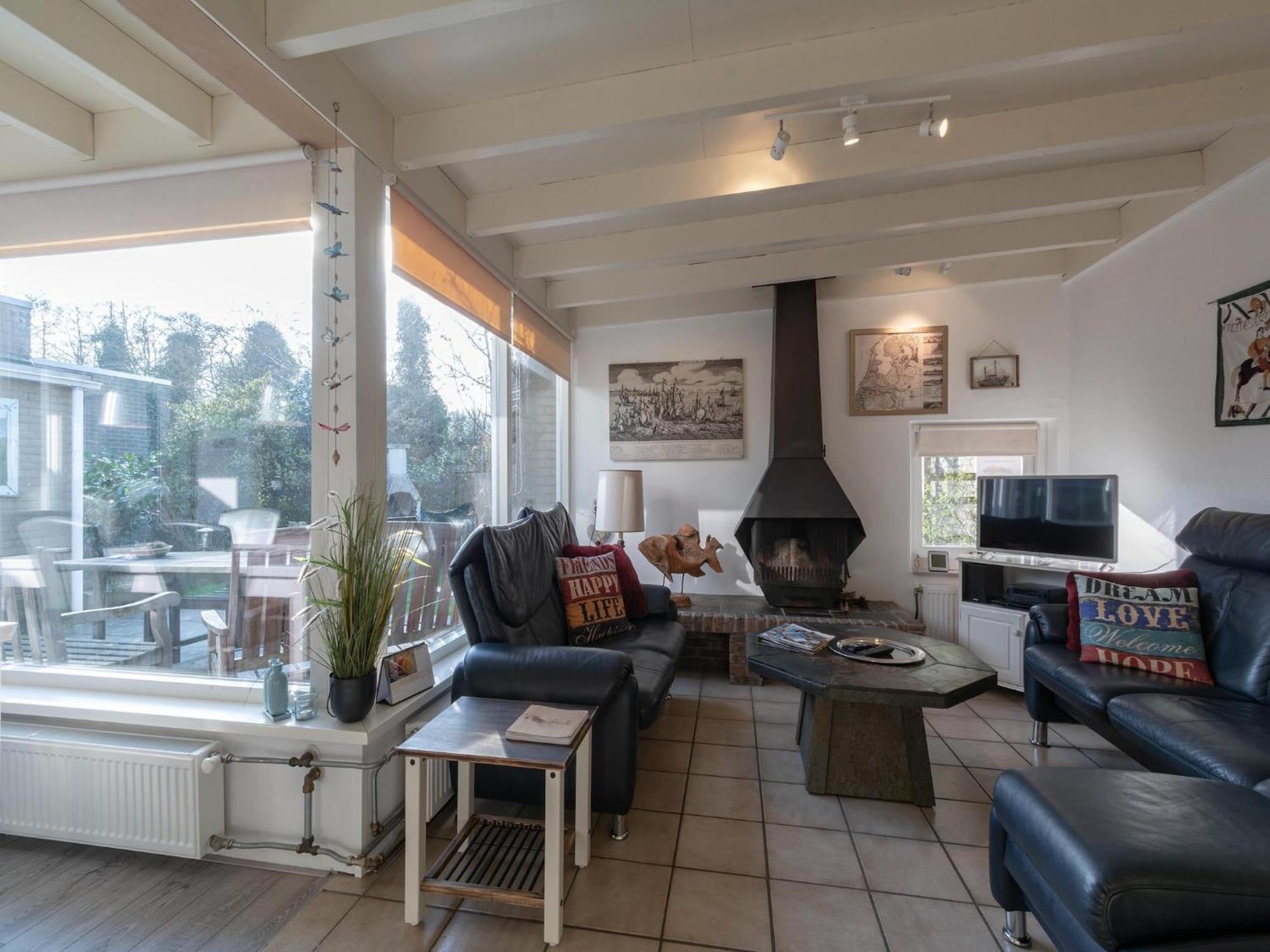 Stylish Bungalow With A Large Garden Sint Maartensvlotbrug Exteriör bild