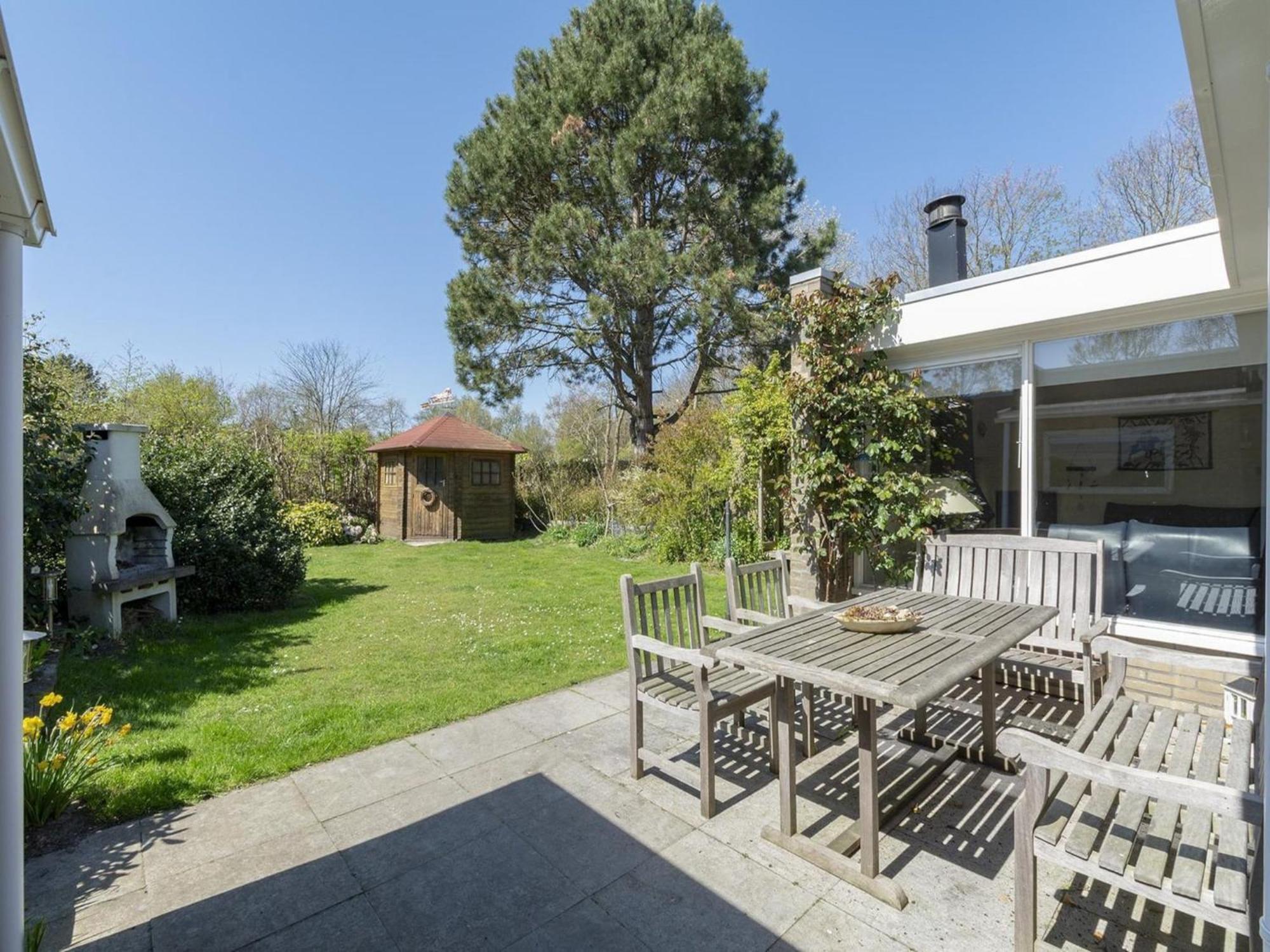Stylish Bungalow With A Large Garden Sint Maartensvlotbrug Exteriör bild