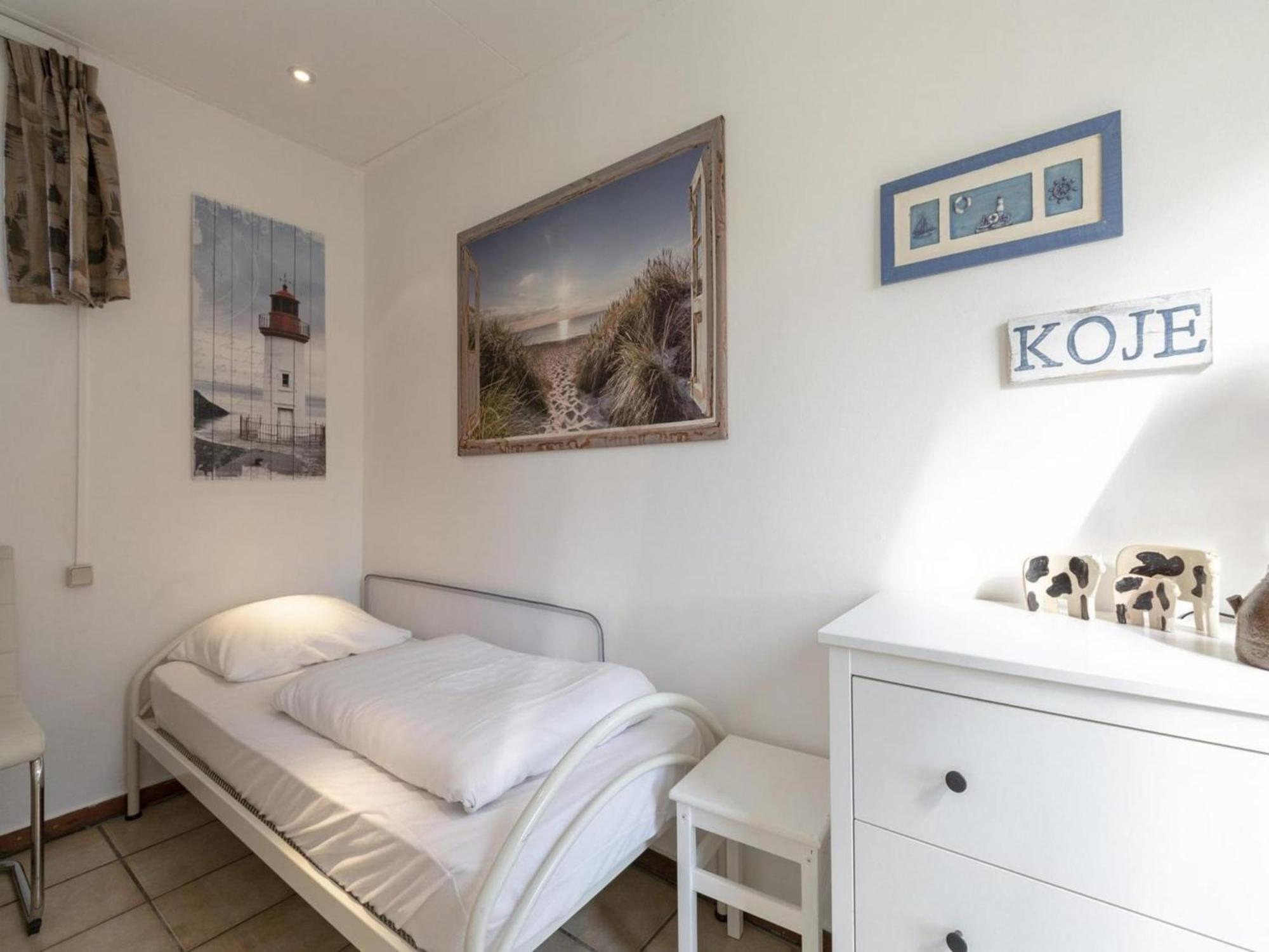 Stylish Bungalow With A Large Garden Sint Maartensvlotbrug Exteriör bild