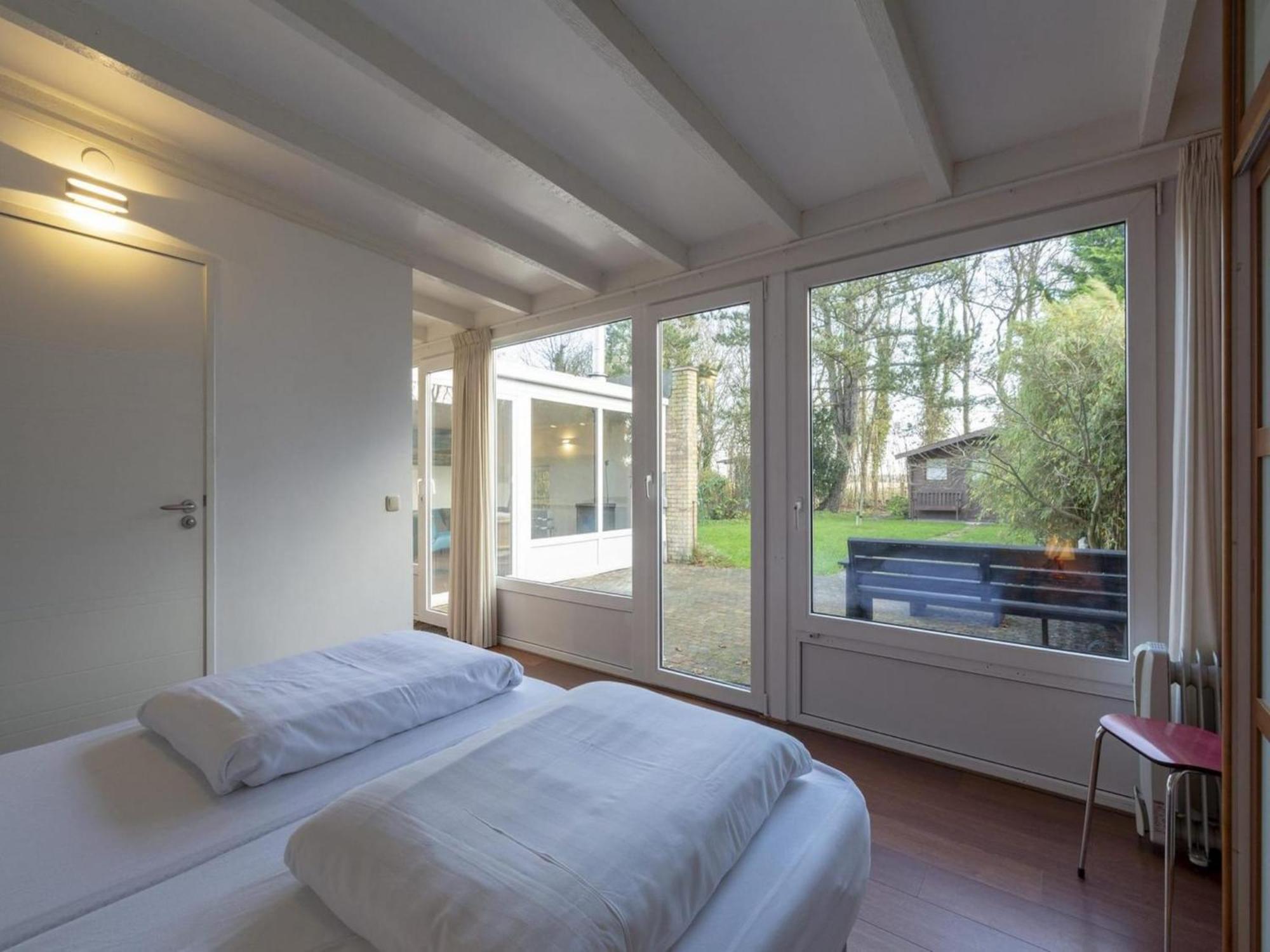 Stylish Bungalow With A Large Garden Sint Maartensvlotbrug Exteriör bild