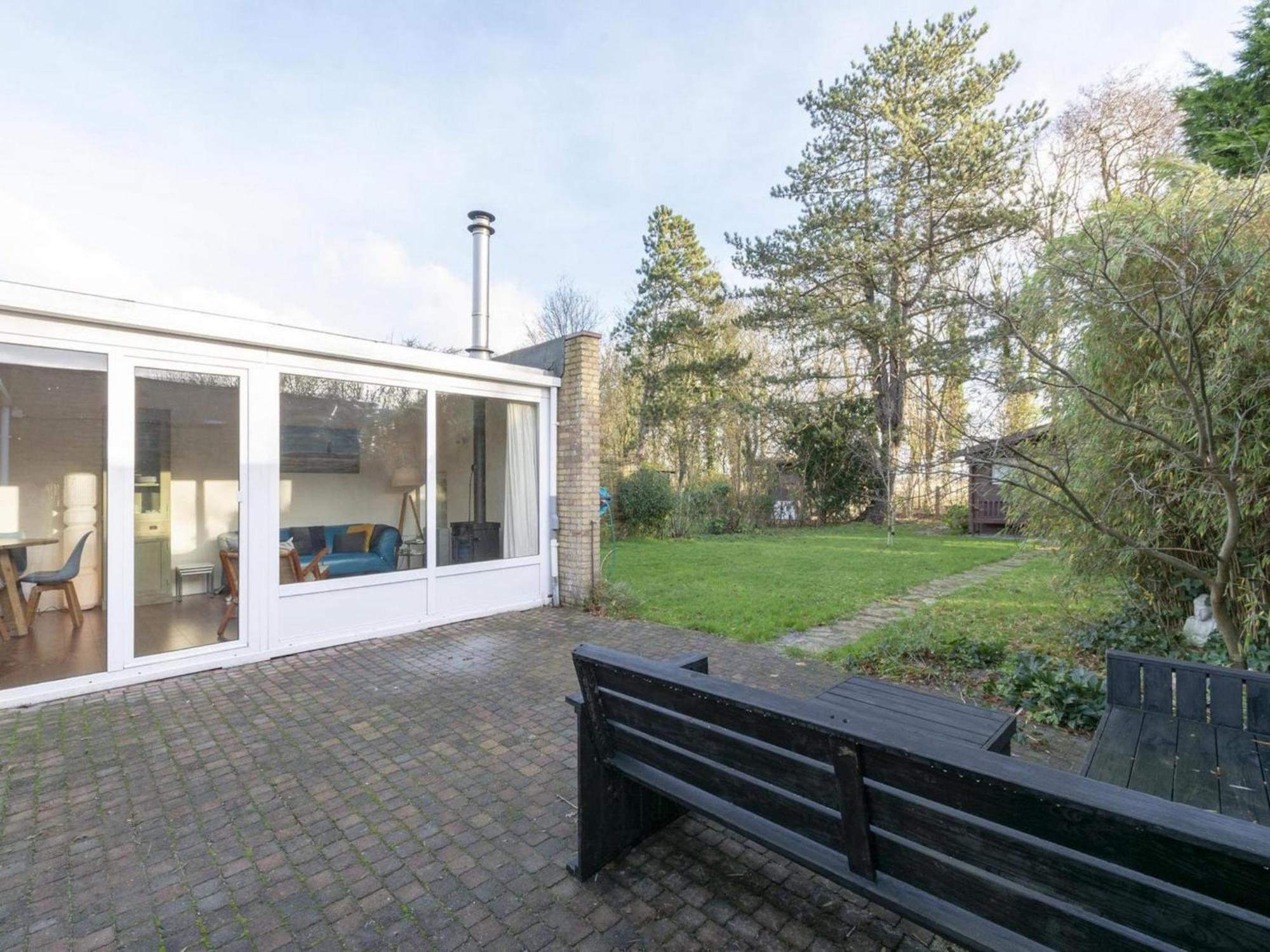 Stylish Bungalow With A Large Garden Sint Maartensvlotbrug Exteriör bild