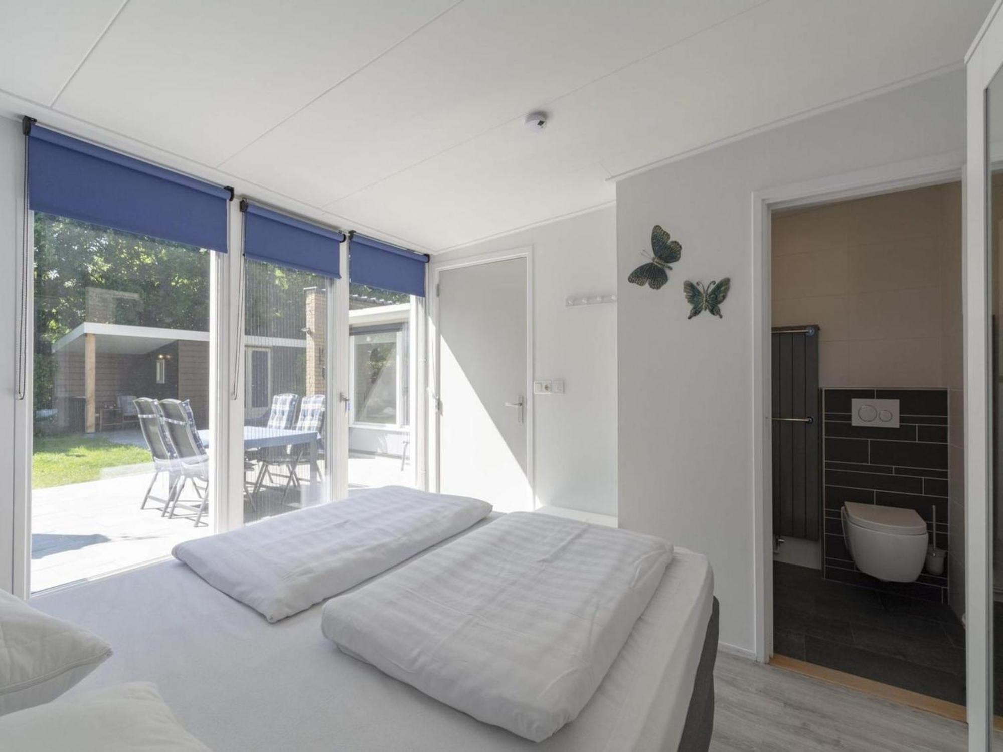 Stylish Bungalow With A Large Garden Sint Maartensvlotbrug Exteriör bild