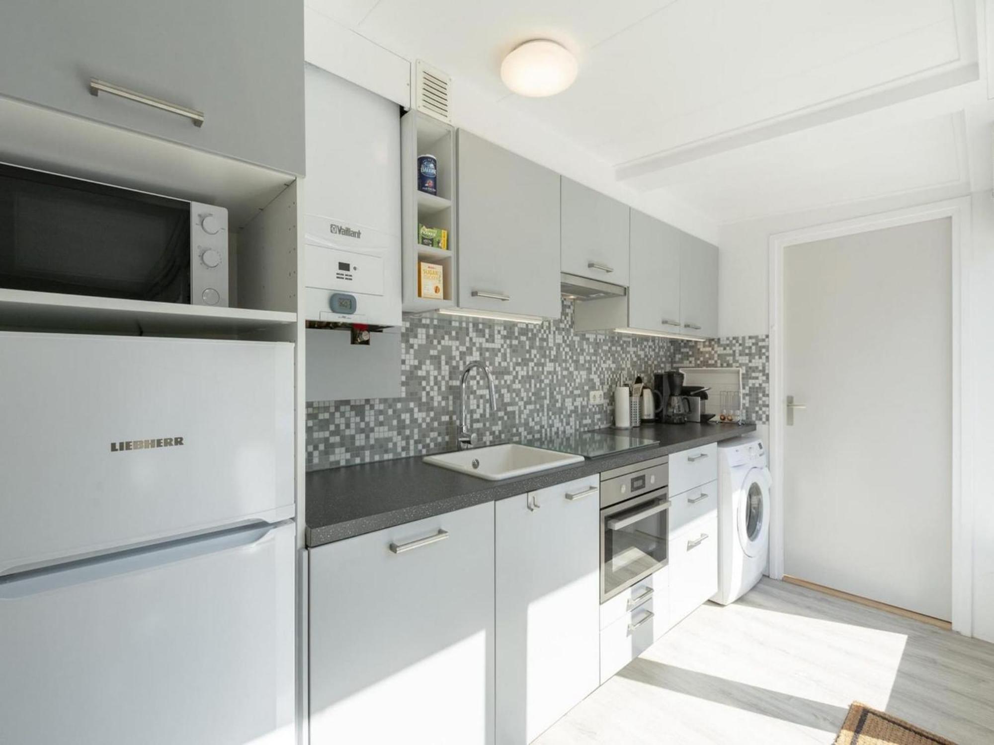 Stylish Bungalow With A Large Garden Sint Maartensvlotbrug Exteriör bild