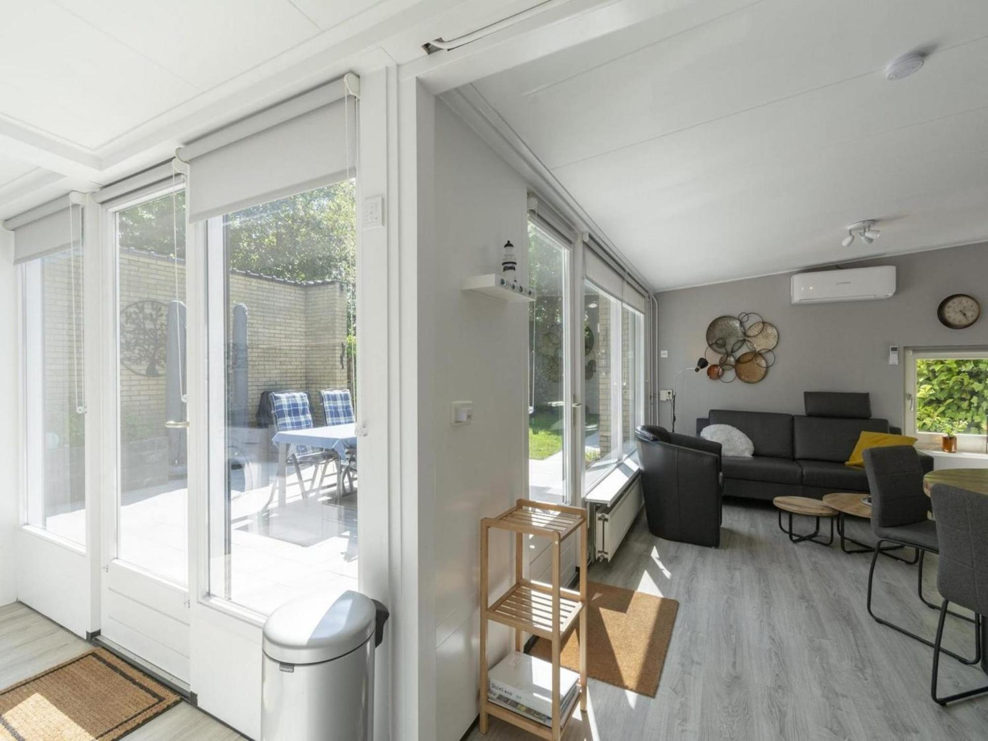 Stylish Bungalow With A Large Garden Sint Maartensvlotbrug Exteriör bild