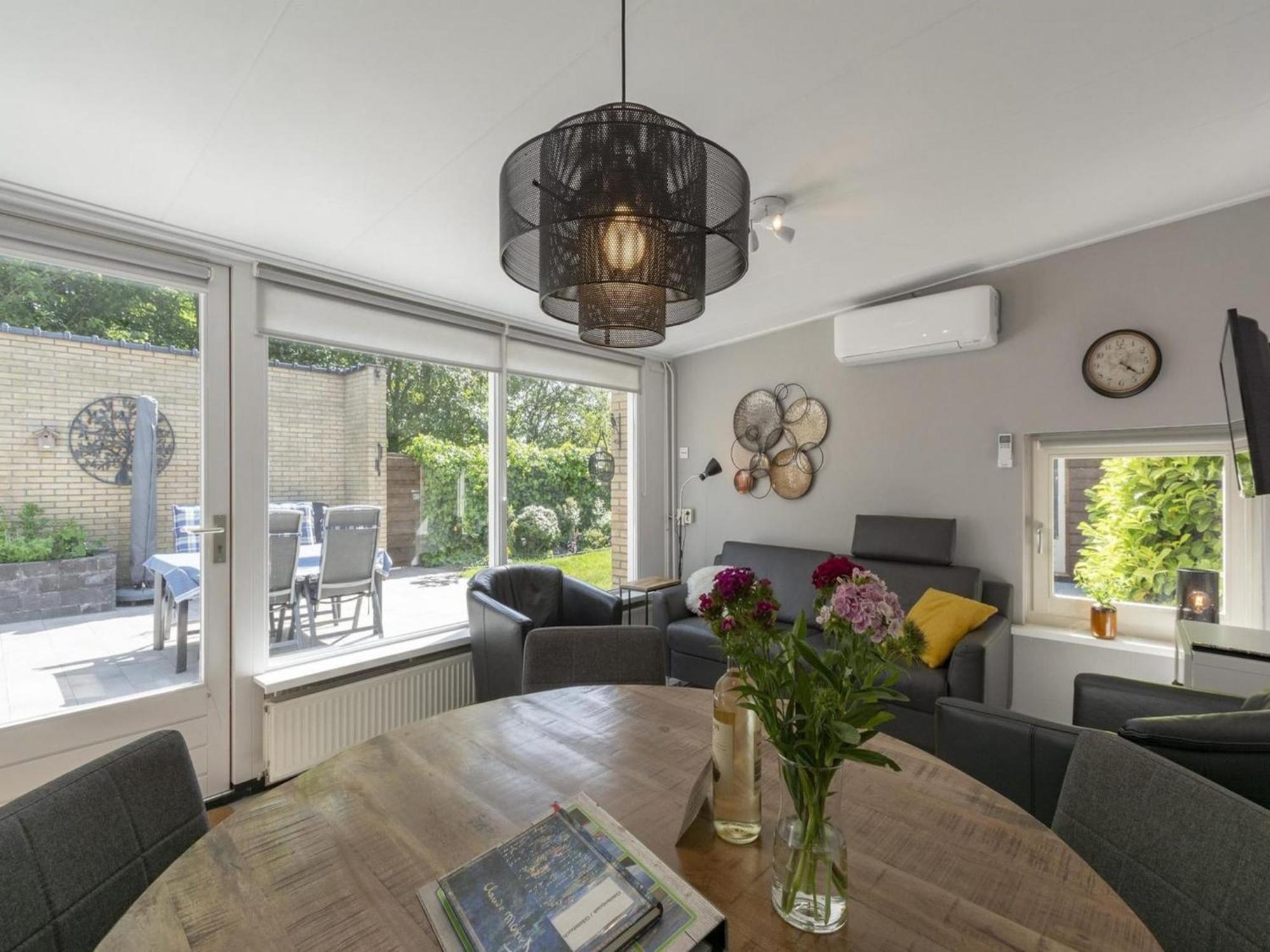 Stylish Bungalow With A Large Garden Sint Maartensvlotbrug Exteriör bild