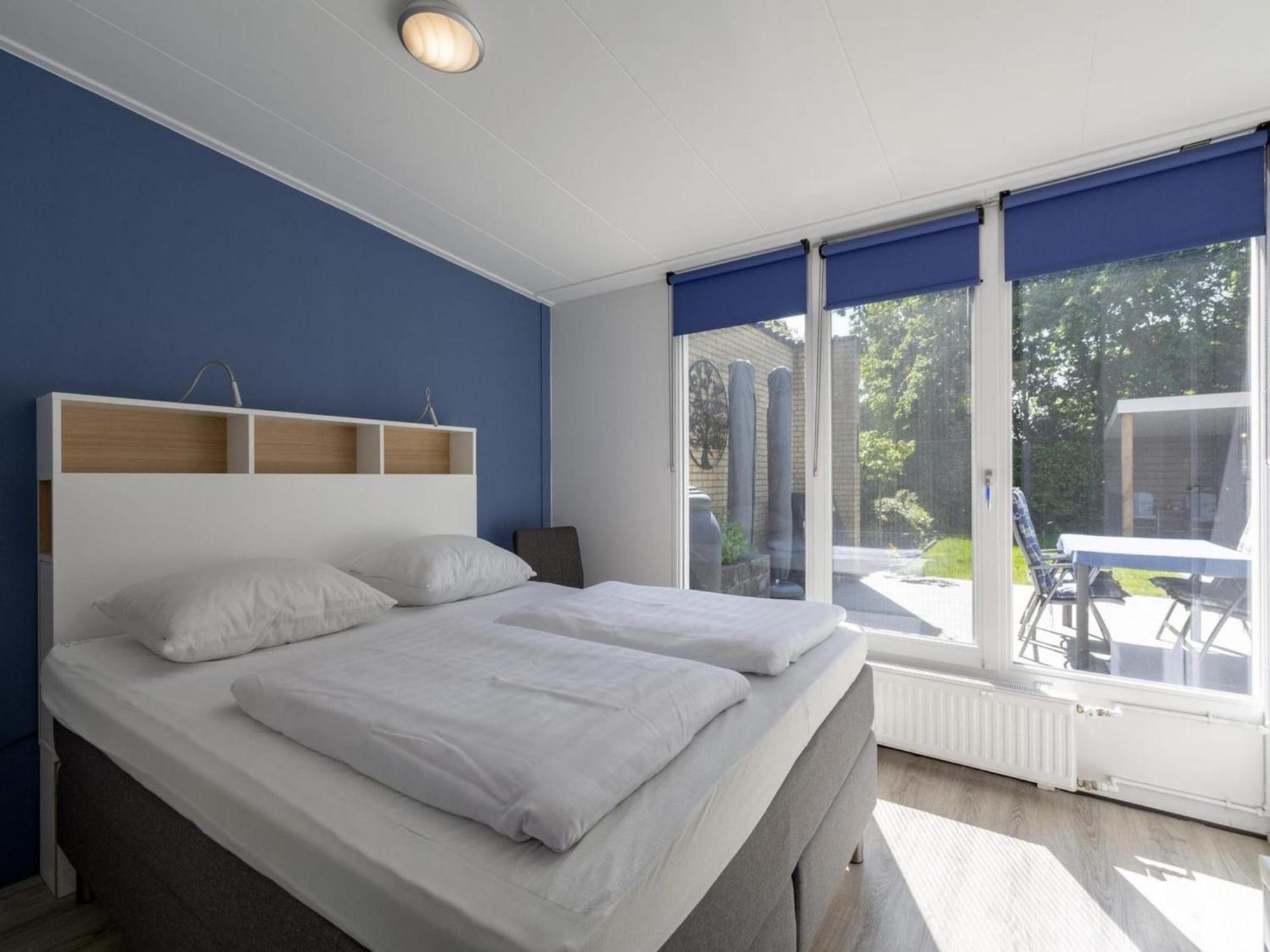 Stylish Bungalow With A Large Garden Sint Maartensvlotbrug Exteriör bild