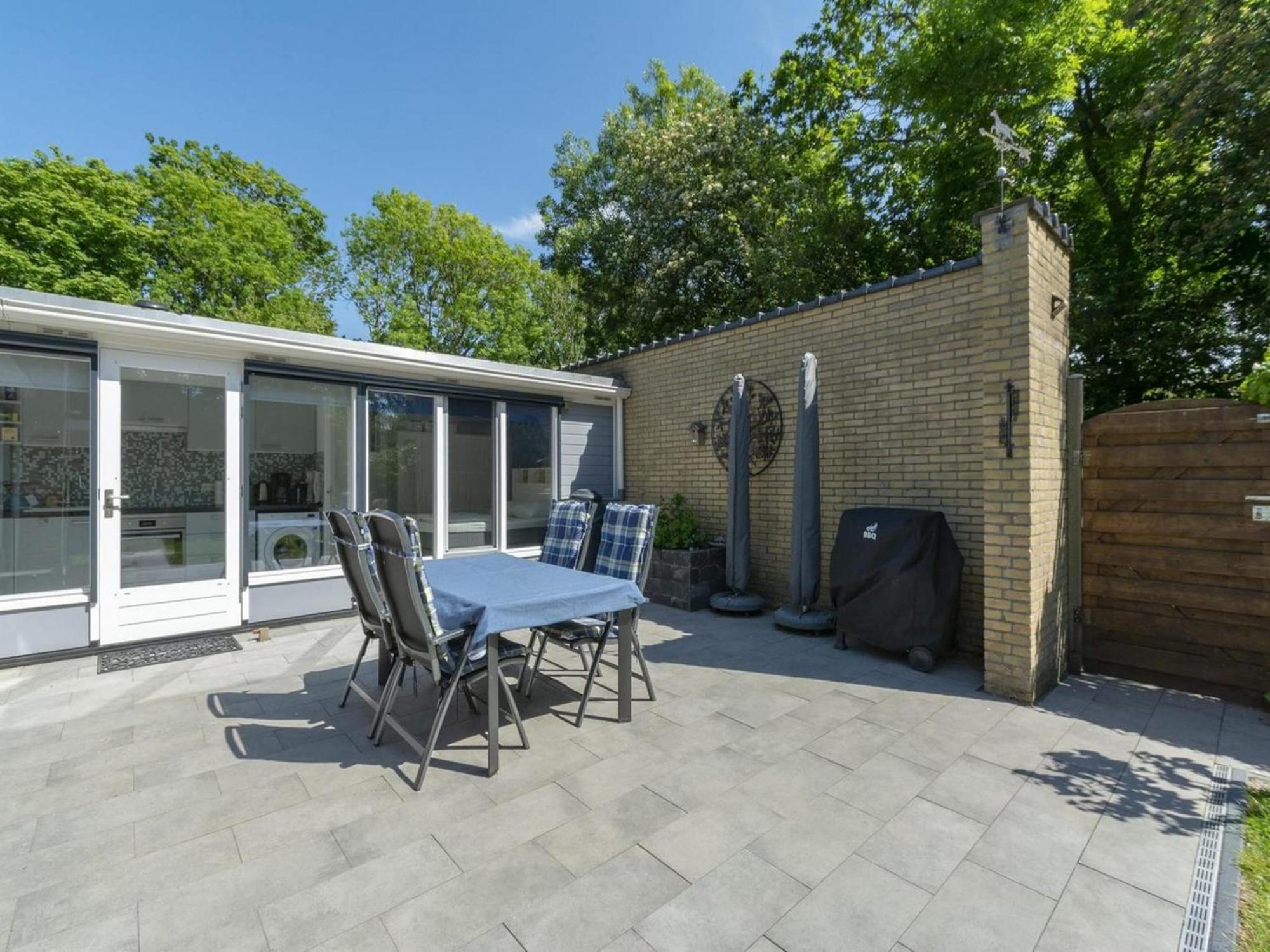 Stylish Bungalow With A Large Garden Sint Maartensvlotbrug Exteriör bild