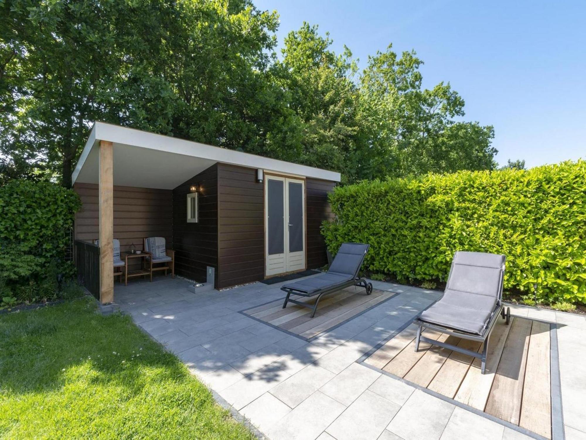 Stylish Bungalow With A Large Garden Sint Maartensvlotbrug Exteriör bild