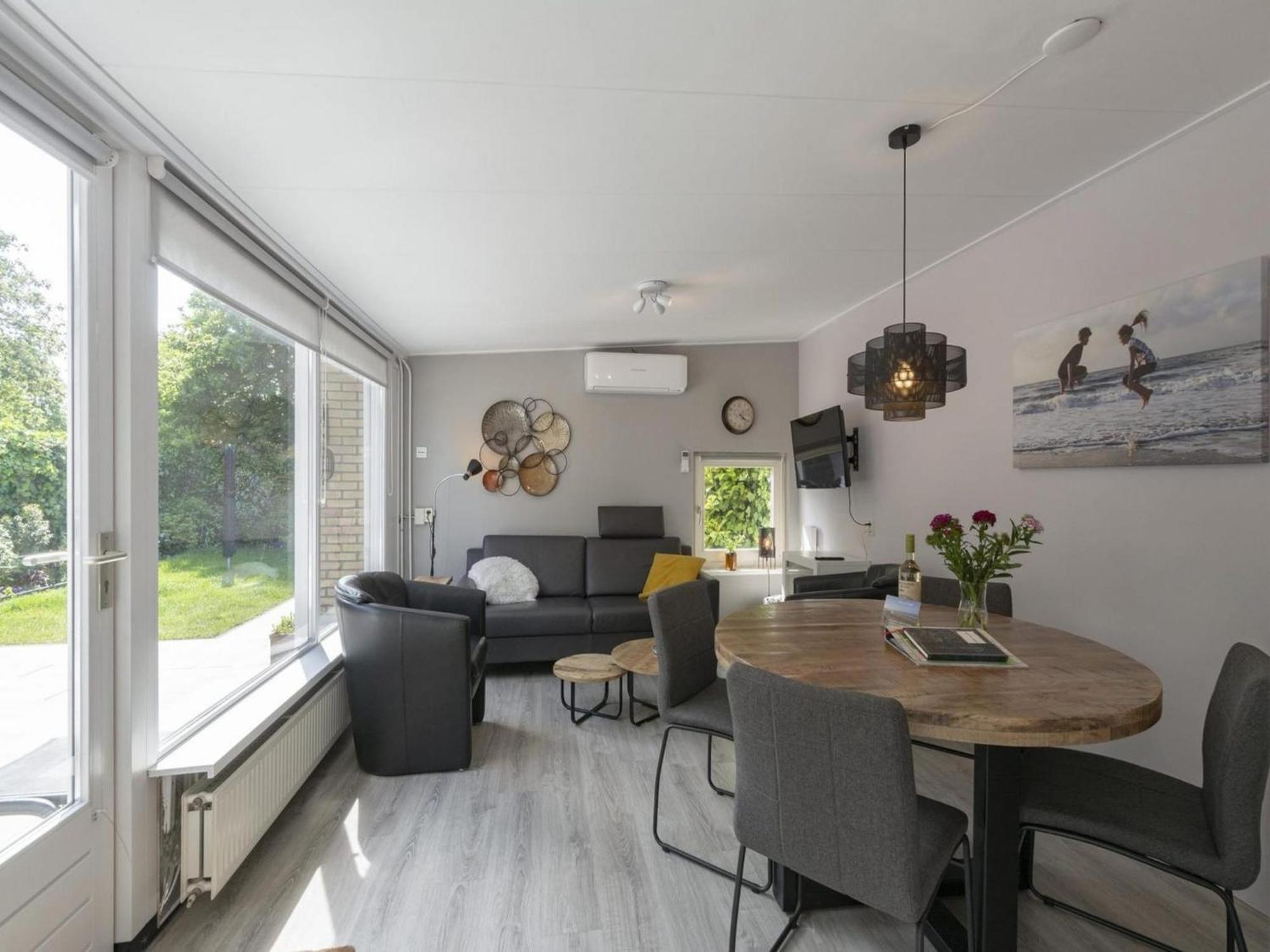 Stylish Bungalow With A Large Garden Sint Maartensvlotbrug Exteriör bild