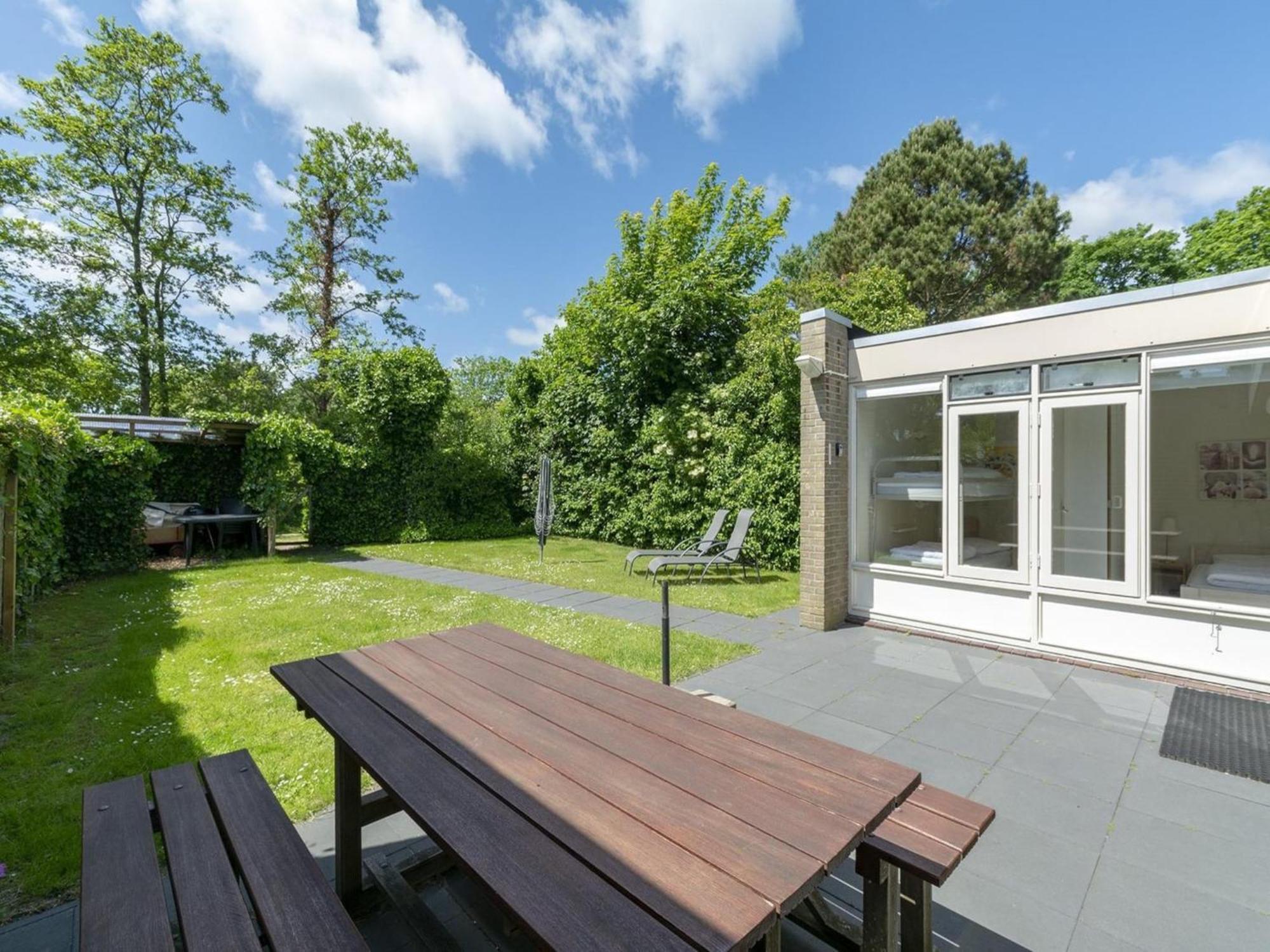 Stylish Bungalow With A Large Garden Sint Maartensvlotbrug Exteriör bild